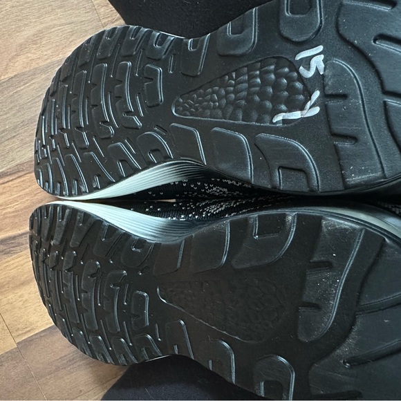 NWOT! Dynamic Black and Gray Men's Athletic Shoes - Picture 5 of 6